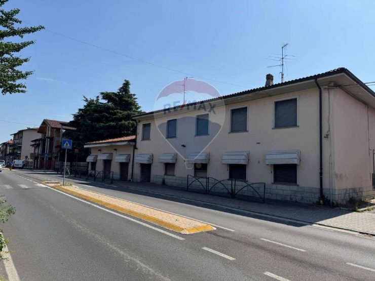 LOCALE COMMERCIALE A BOLTIERE