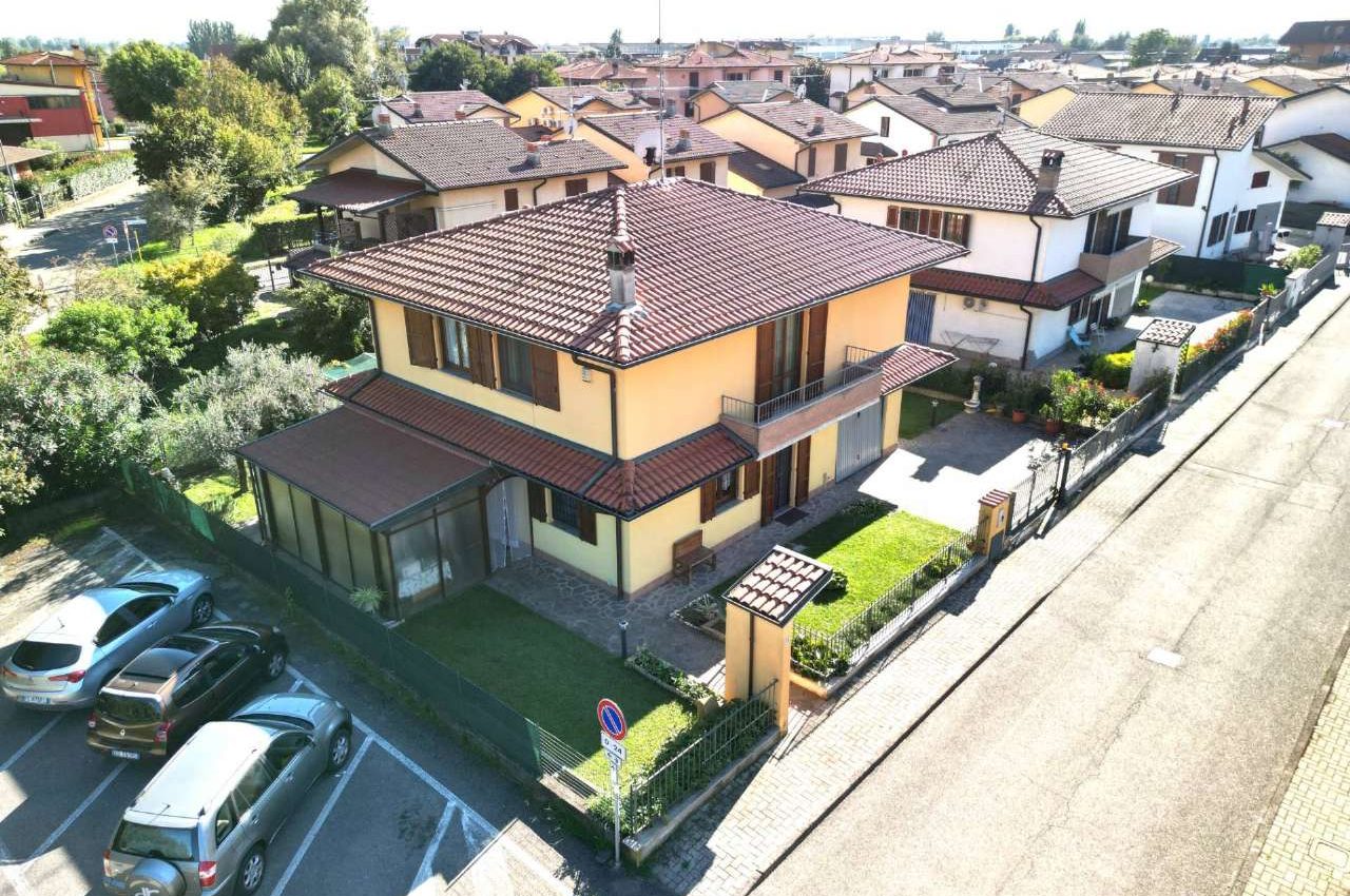 VILLA SINGOLA AD ARZAGO D’ADDA