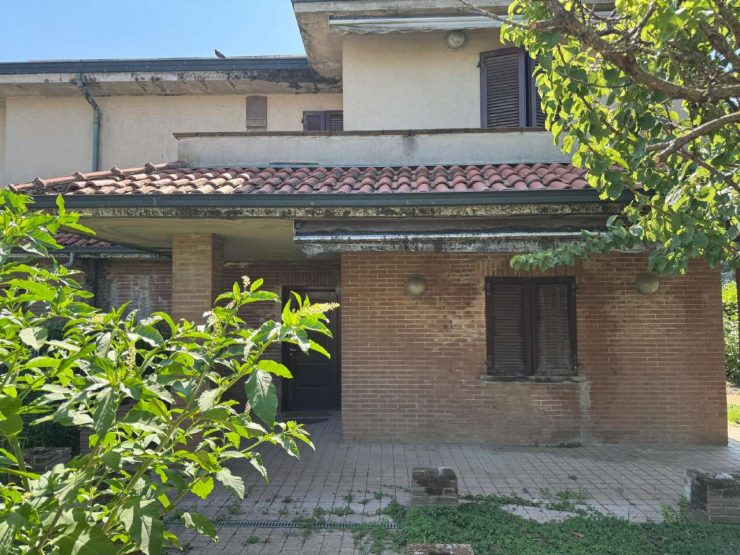 VILLA SINGOLA A SETTALA (MI)