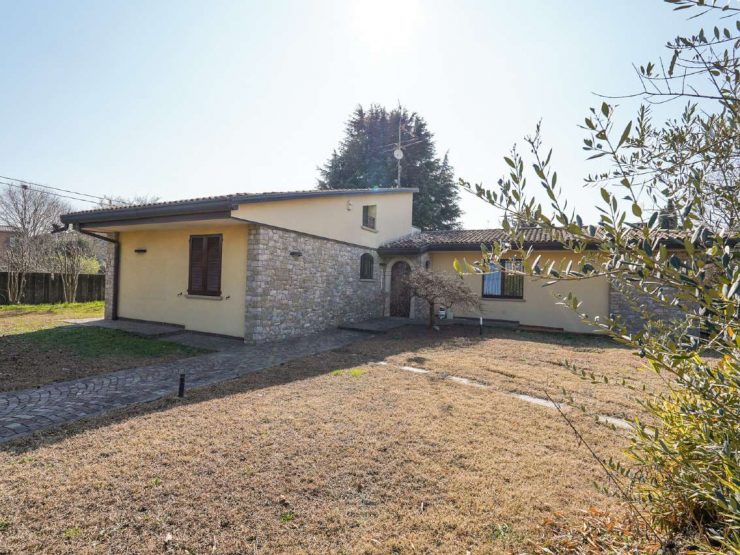 BONATE SOTTO VILLA SINGOLA CON GIARDINO