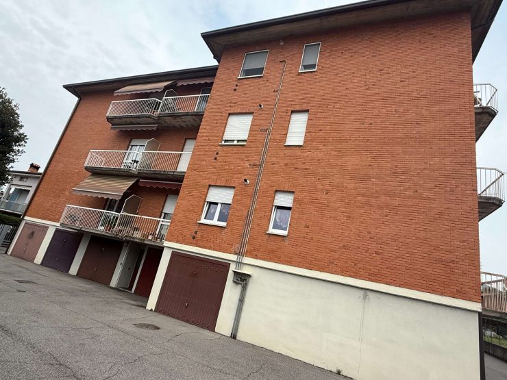 TRILOCALE CON BOX SINGOLO E CANTINA A MAPELLO