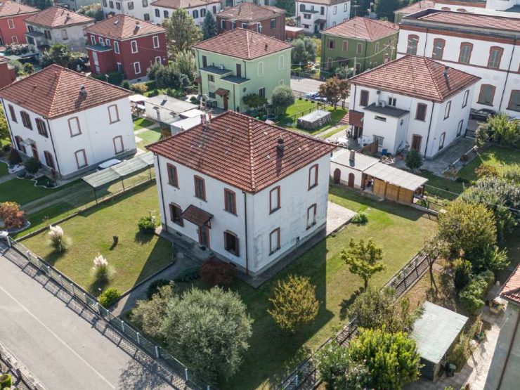 VILLA BIFAMILIARE CON GIARDINO