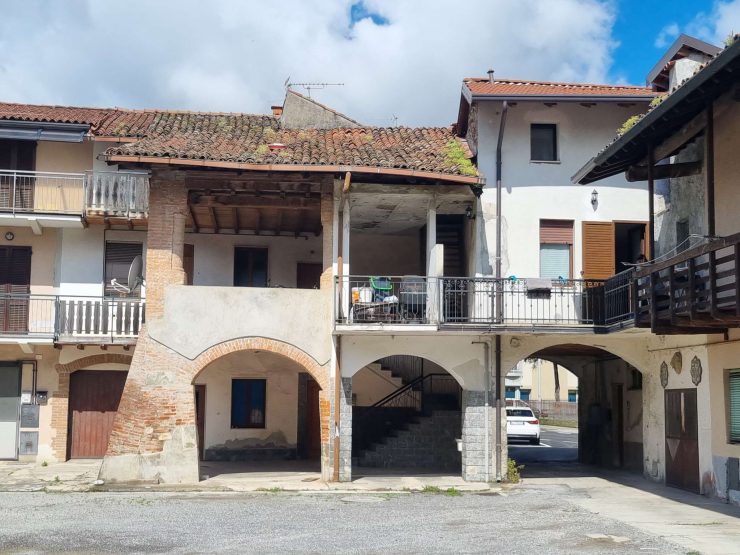 PORZIONE DI CASA A BONATE SOPRA