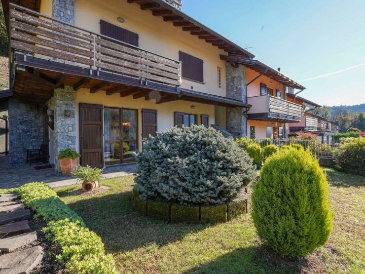 SANT’OMOBONO TERME,TRILOCALE IN VILLA