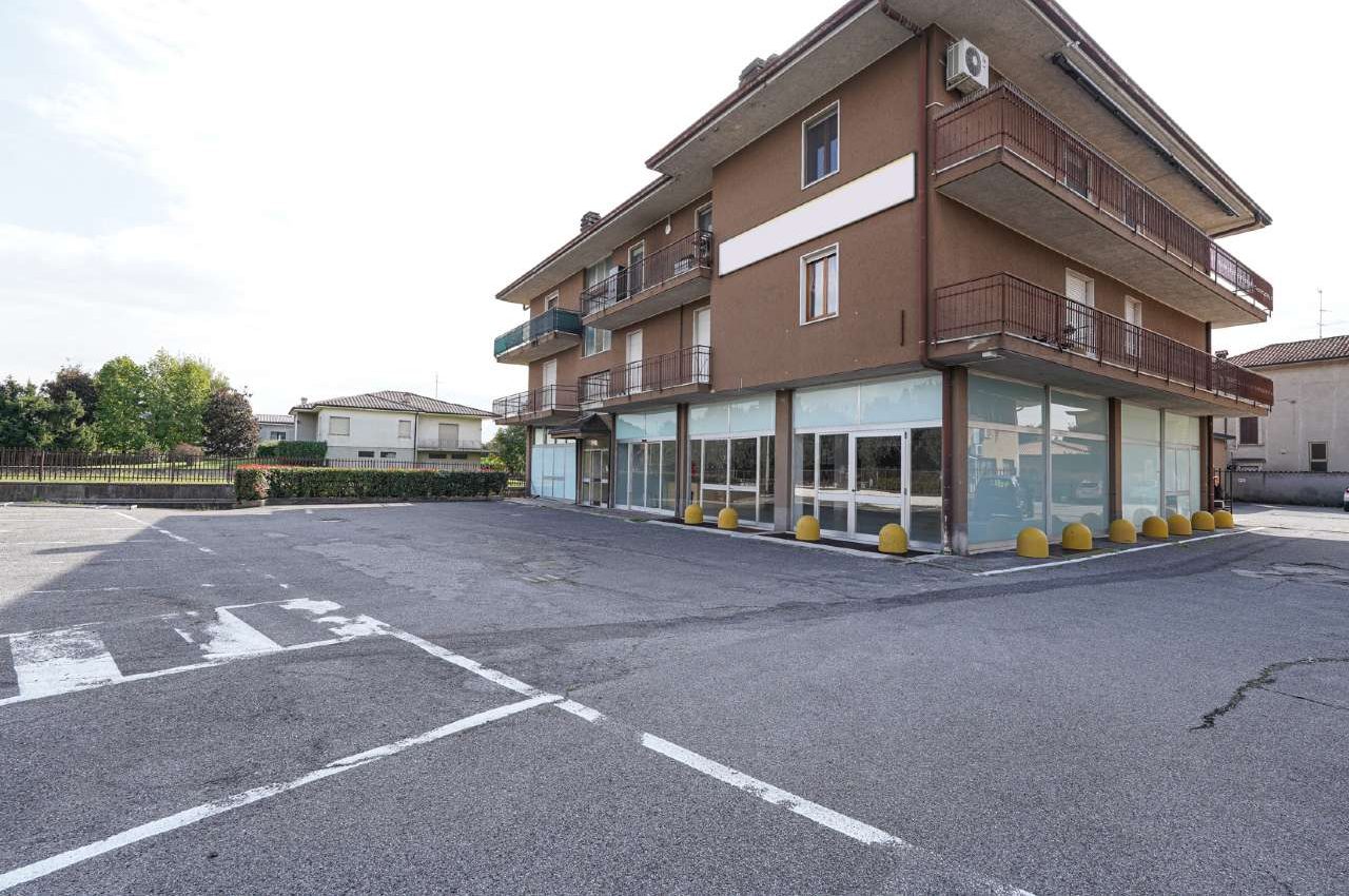 AMPIO LOCALE COMMERCIALE