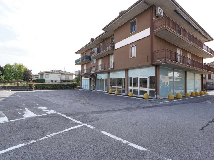 AMPIO LOCALE COMMERCIALE