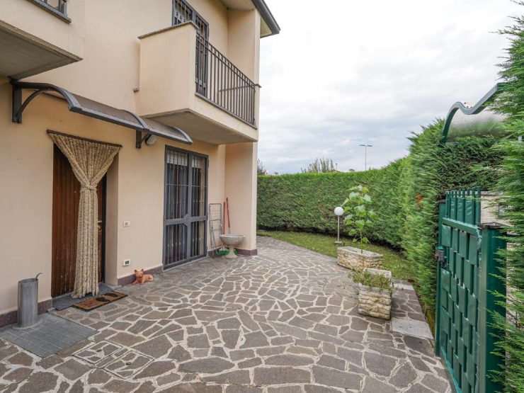VILLETTA A SCHIERA A MADONE