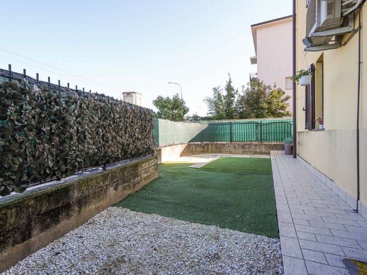 TRILOCALE CON BOX SINGOLO E CANTINA A COMUN NUOVO